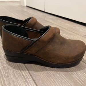 Dansco nursing shoes for women